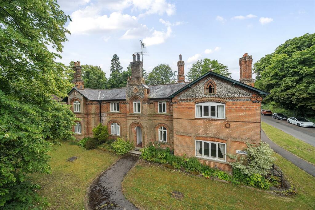8 bedroom detached house for sale in Ockham Road South, East Horsley, Leatherhead, KT24