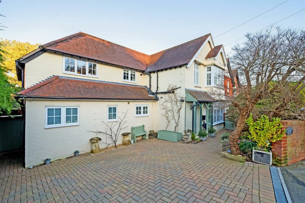 4 bedroom detached house for sale in Camelsdale Rd, Haslemere, GU27