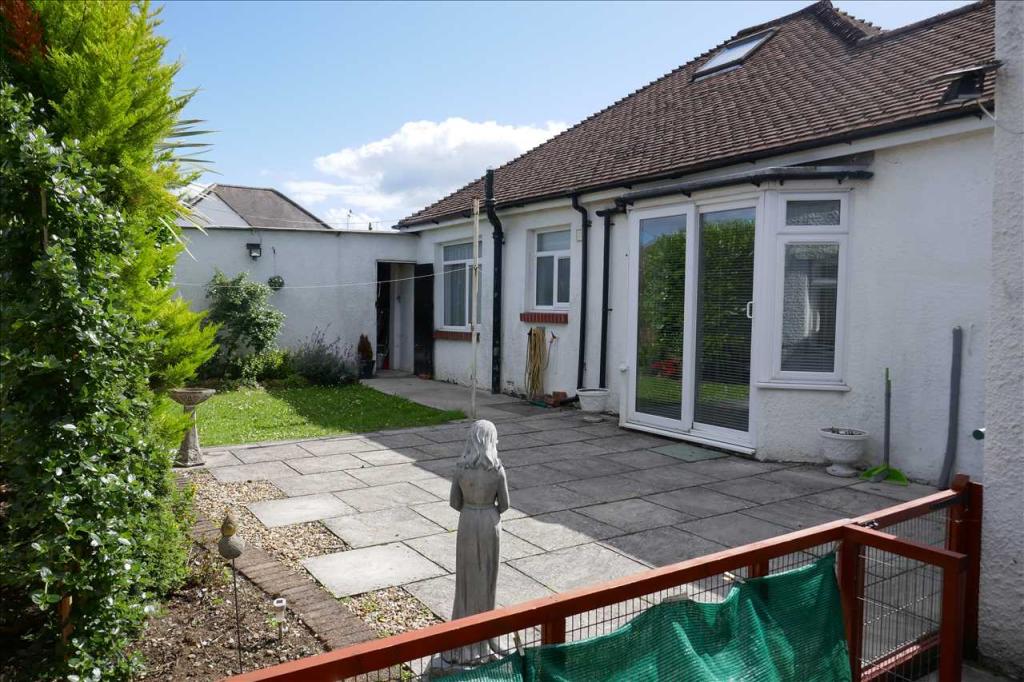 2 bedroom bungalow for sale in Lon y Parc, Whitchurch, Cardiff, CF14