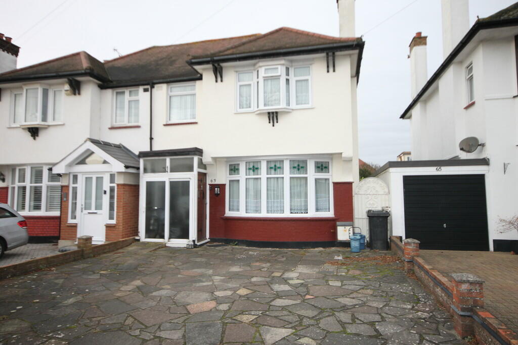 3 bedroom semidetached house for sale in Rutland Avenue, Southendon