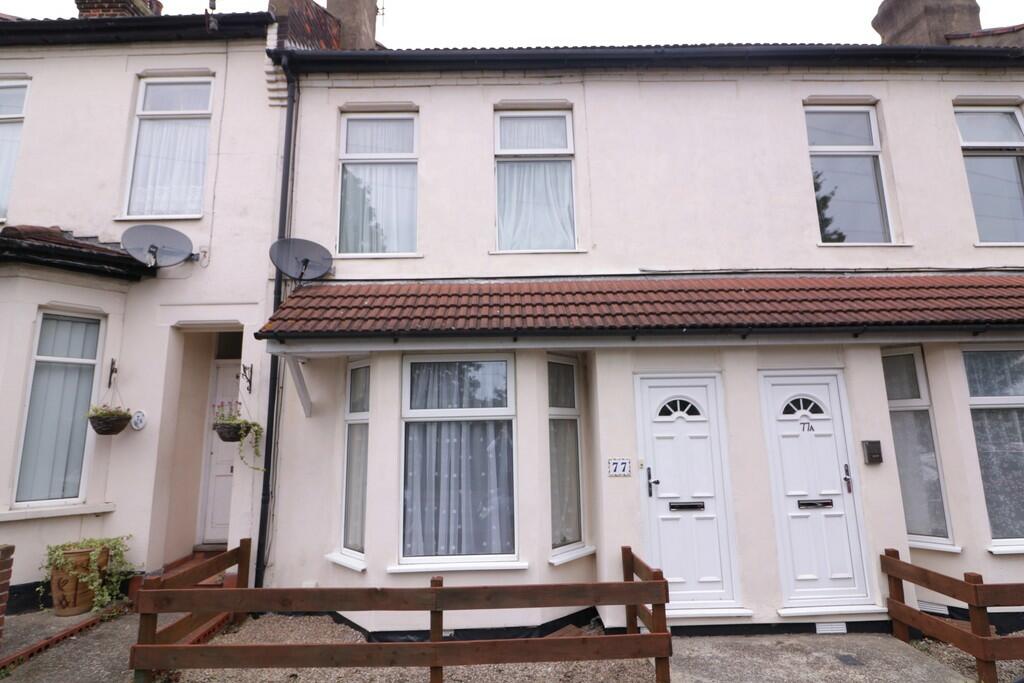 2 bedroom ground floor flat for sale in Riviera Drive, SouthendonSea, SS1