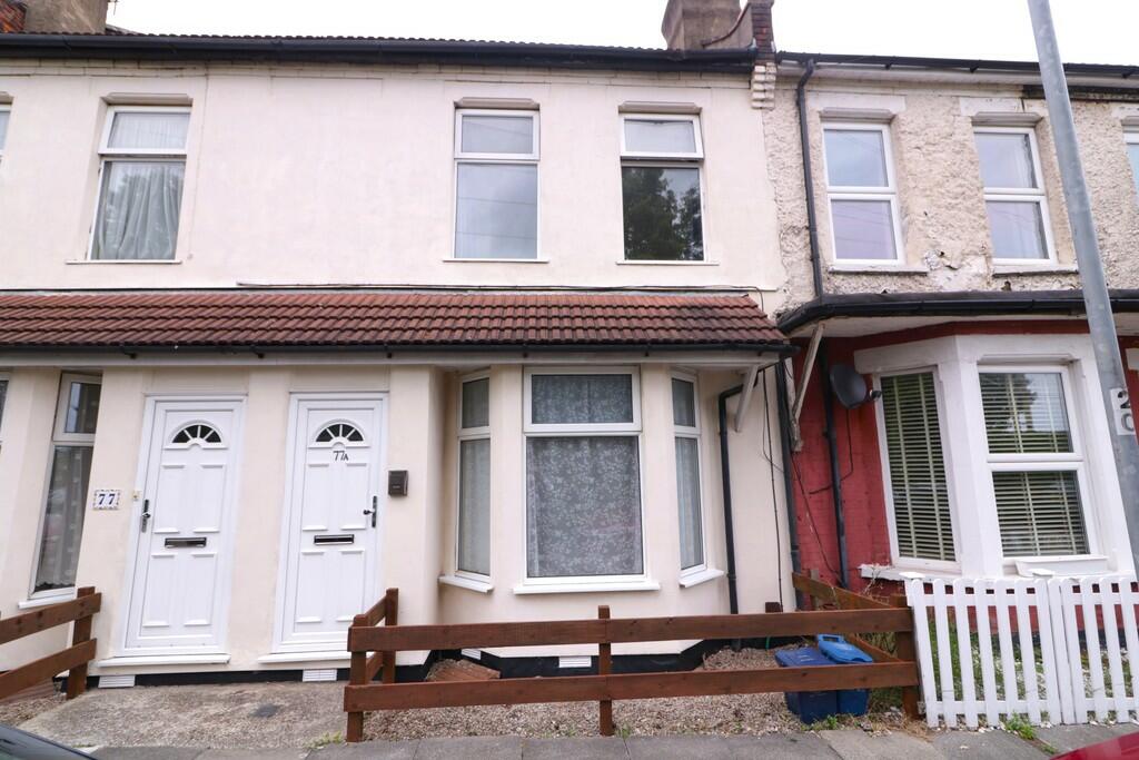 2 bedroom apartment for sale in Riviera Drive, SouthendonSea, SS1