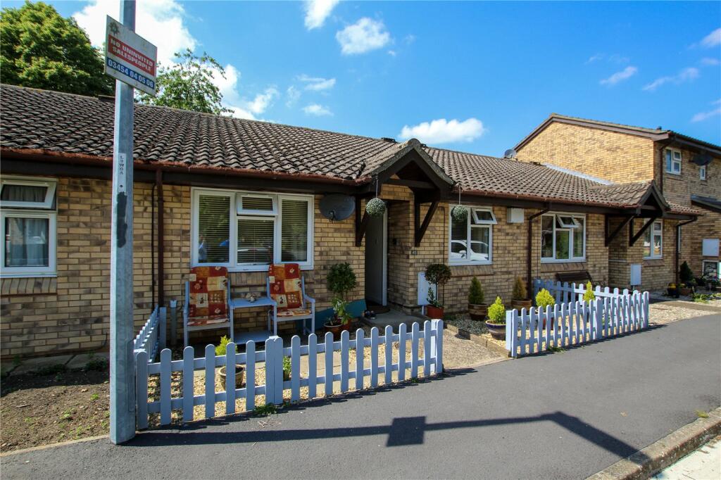 2 bedroom bungalow for sale in Kay Hitch Way, Histon, Cambridge, CB24