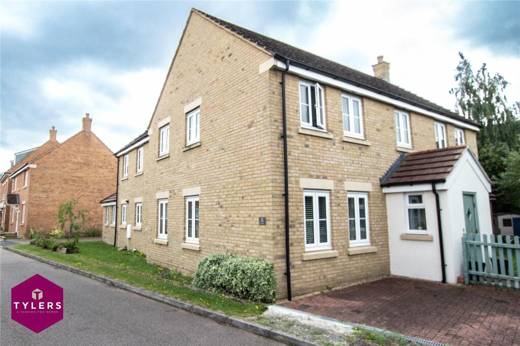 4 bedroom detached house for sale in Duddle Drive, Longstanton