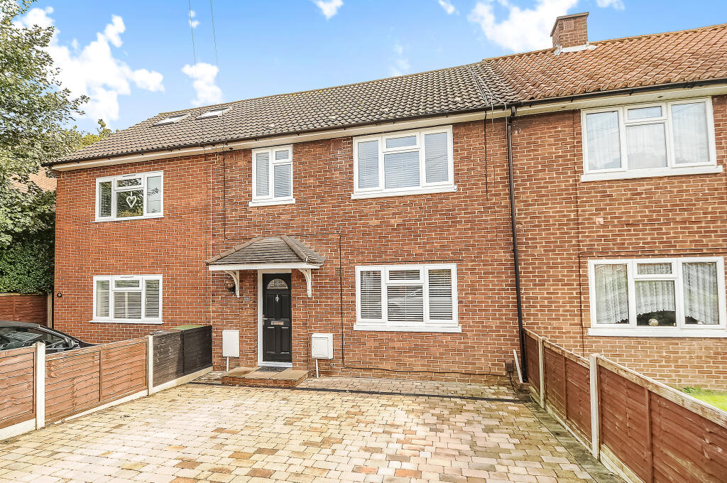 4 bedroom terraced house for sale in Trumpington Drive, St. Albans, AL1