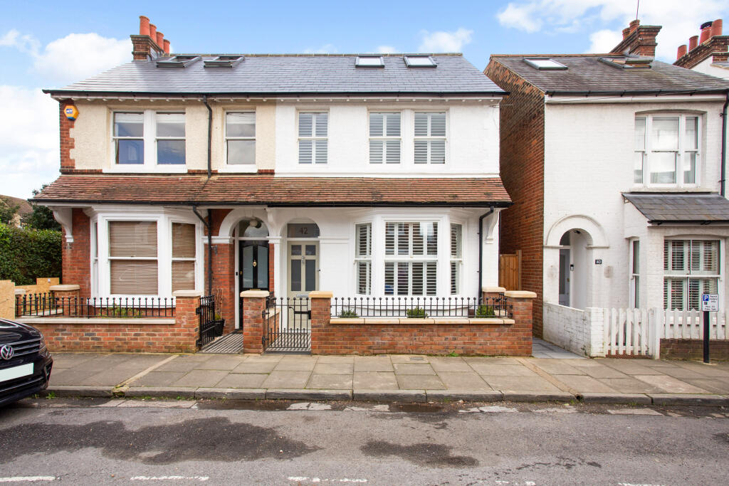 4 bedroom semidetached house for sale in Sandfield Road, St. Albans, AL1