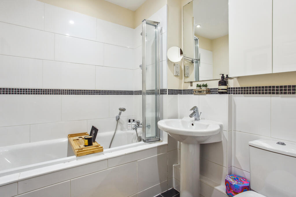 Additional property image - Boyes Crescent, Napsbury Park, AL2