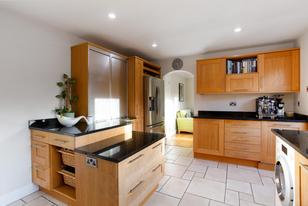 Additional property image - Nimrod Close, St. Albans, AL4