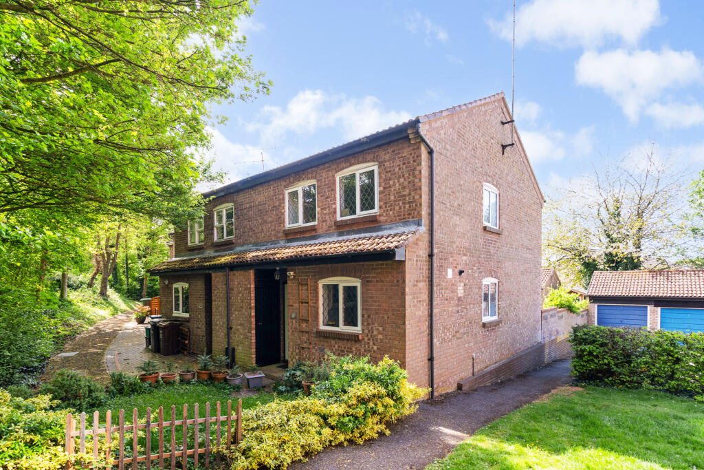 Main image of property: Taylor Close, St. Albans, AL4
