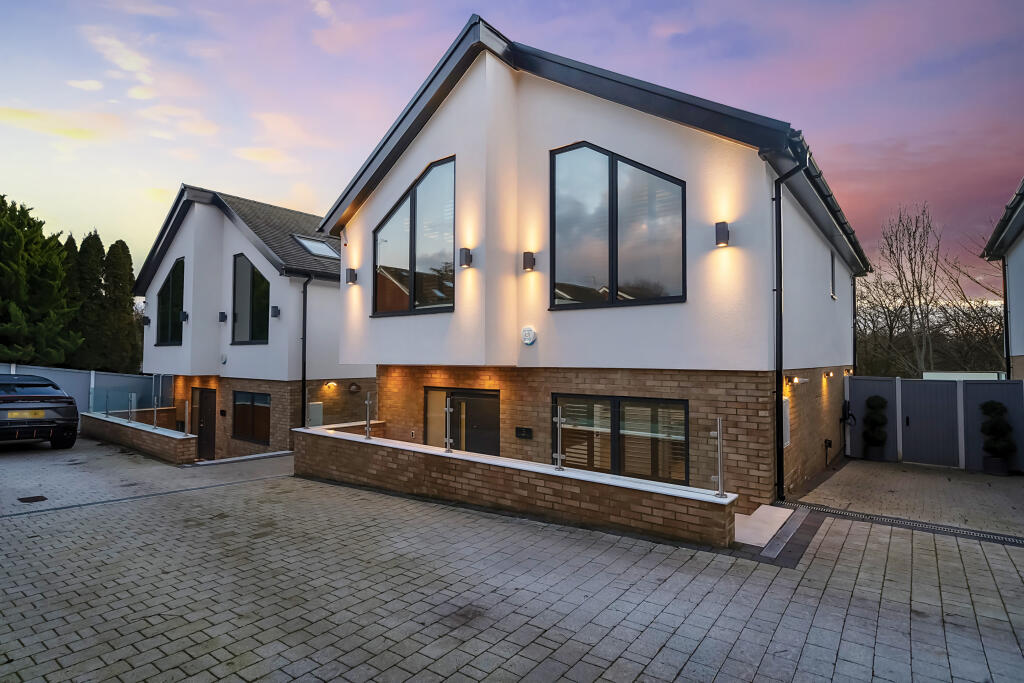 Main image of property: Mistletoe Mews, St. Albans, AL3