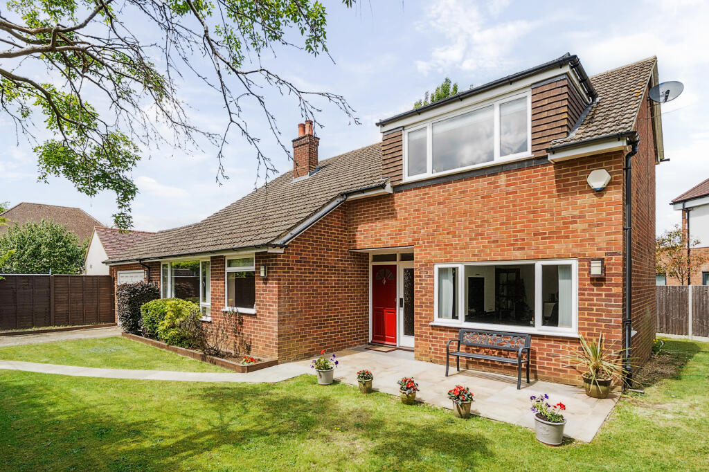 Main image of property: Sandridgebury Lane, St. Albans, AL3