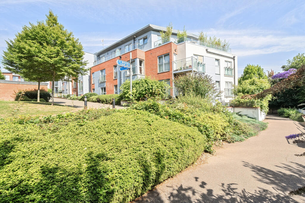 Main image of property: Charrington Place, St. Albans, AL1