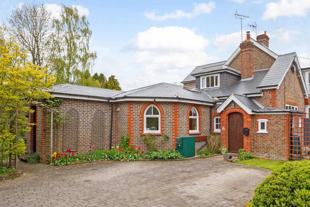 3 bedroom semidetached house for sale in Bolney Road, Ansty, RH17