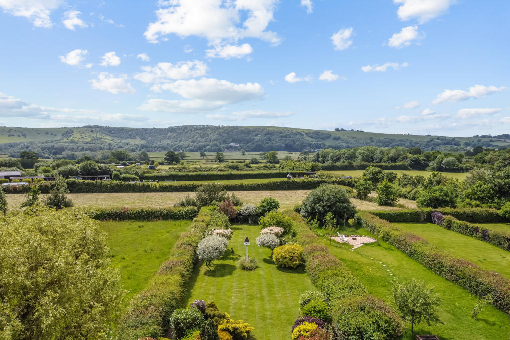 4 bedroom detached house for sale in Dale Avenue, Hassocks, BN6