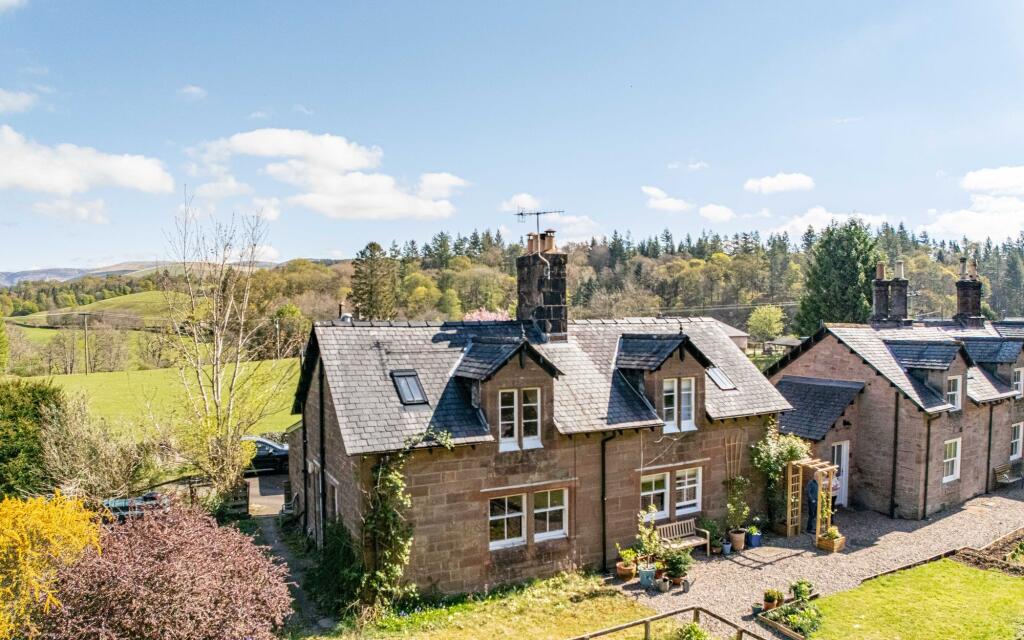 2 bedroom semi-detached house
