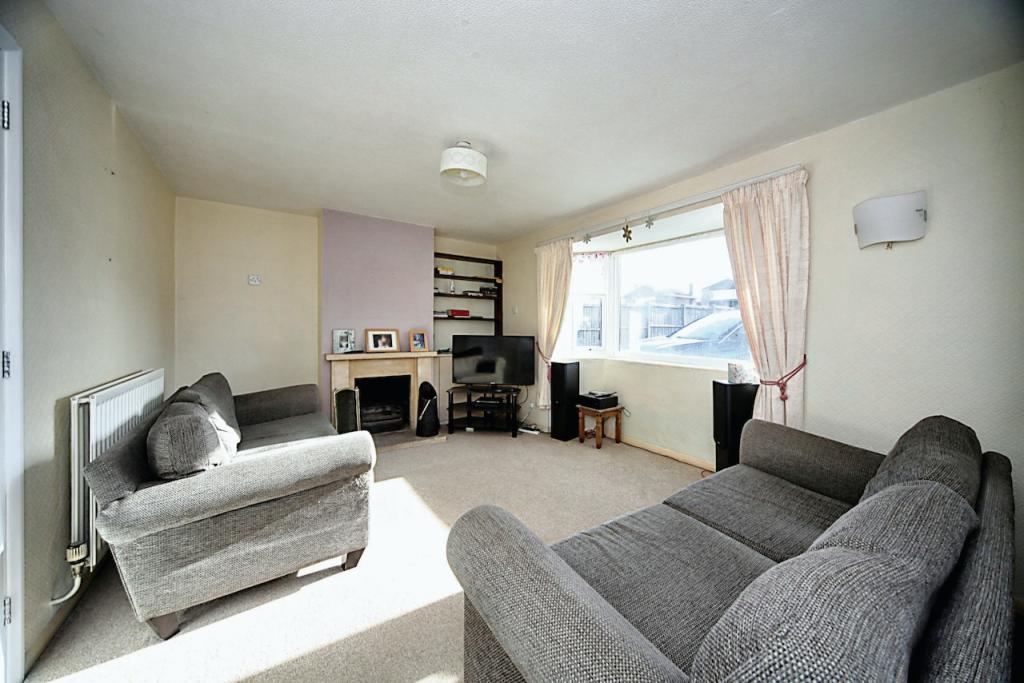 4 bedroom semidetached house for sale in Common Road, Dunstable, LU6