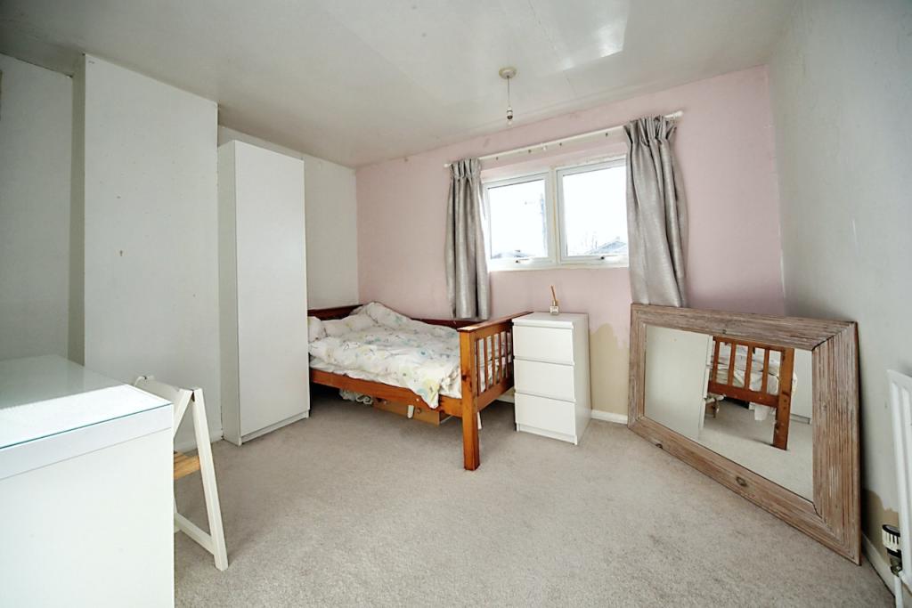 4 bedroom semidetached house for sale in Common Road, Dunstable, LU6