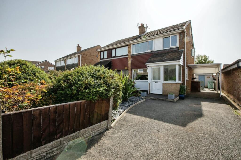 3 bedroom semidetached house for sale in Kirkby Avenue, Leyland, PR25
