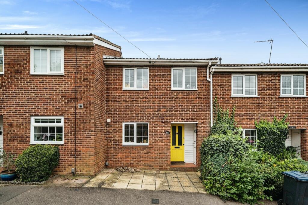 3 bedroom terraced house for sale in Thornbera Road, Stortford