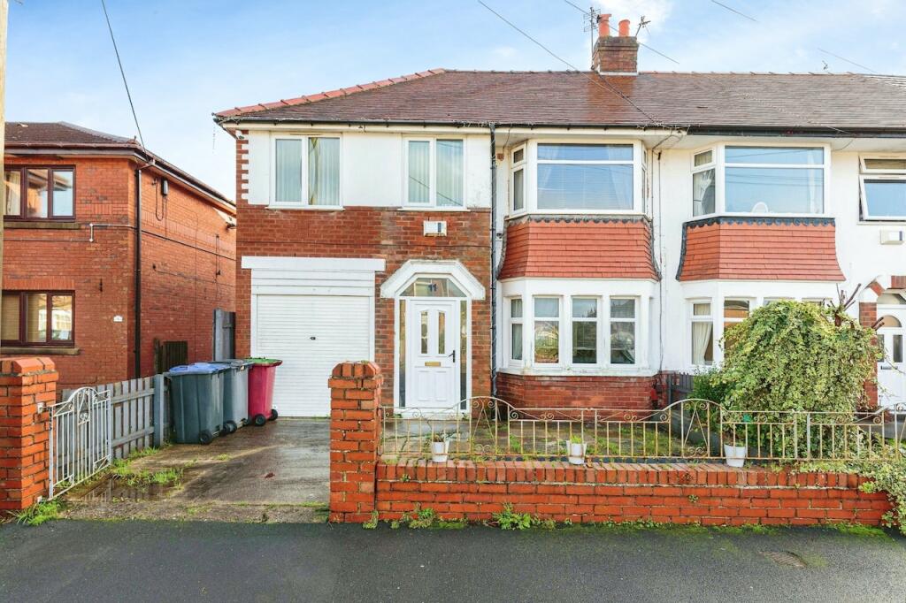 4 bedroom terraced house for sale in Runcorn Avenue, Blackpool, FY2