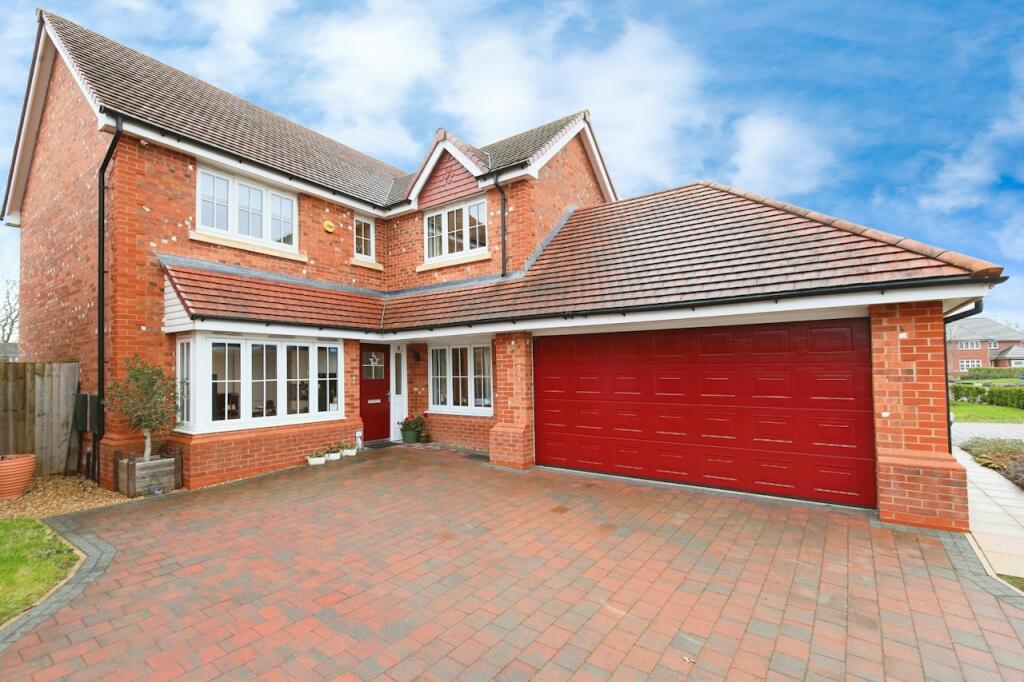 4 bedroom detached house for sale in Meadow Way, Sandbach, CW11