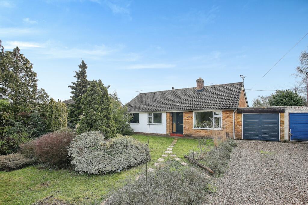 3 bedroom bungalow for sale in Common Road, Hopton, IP22