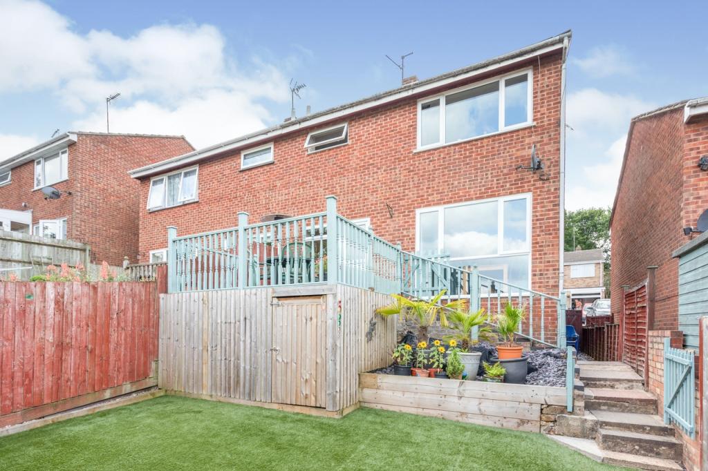 3 bedroom semidetached house for sale in Valley Road, Banbury, OX16