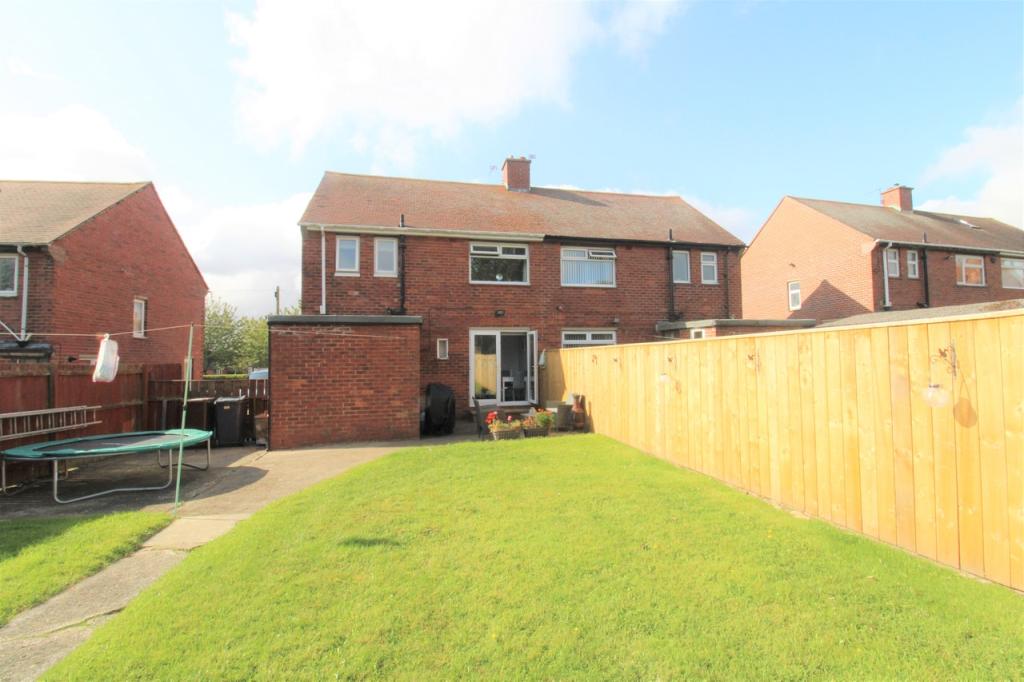 3 bedroom semidetached house for sale in Coniston Road, Wallsend, NE28