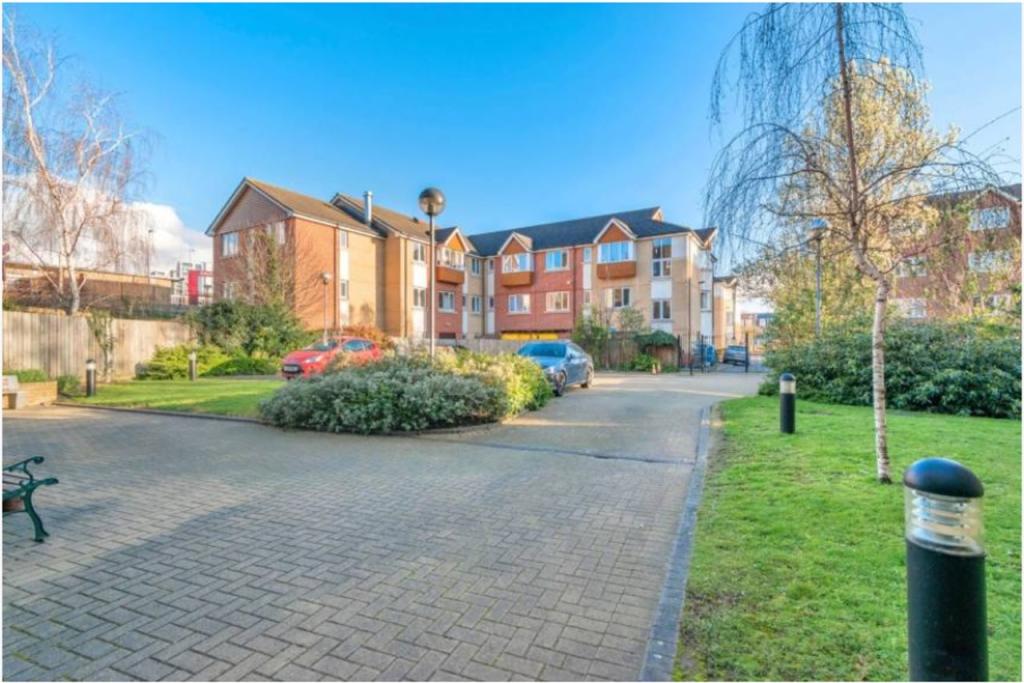 2 bedroom flat for sale in Blackheath Road, London, SE10