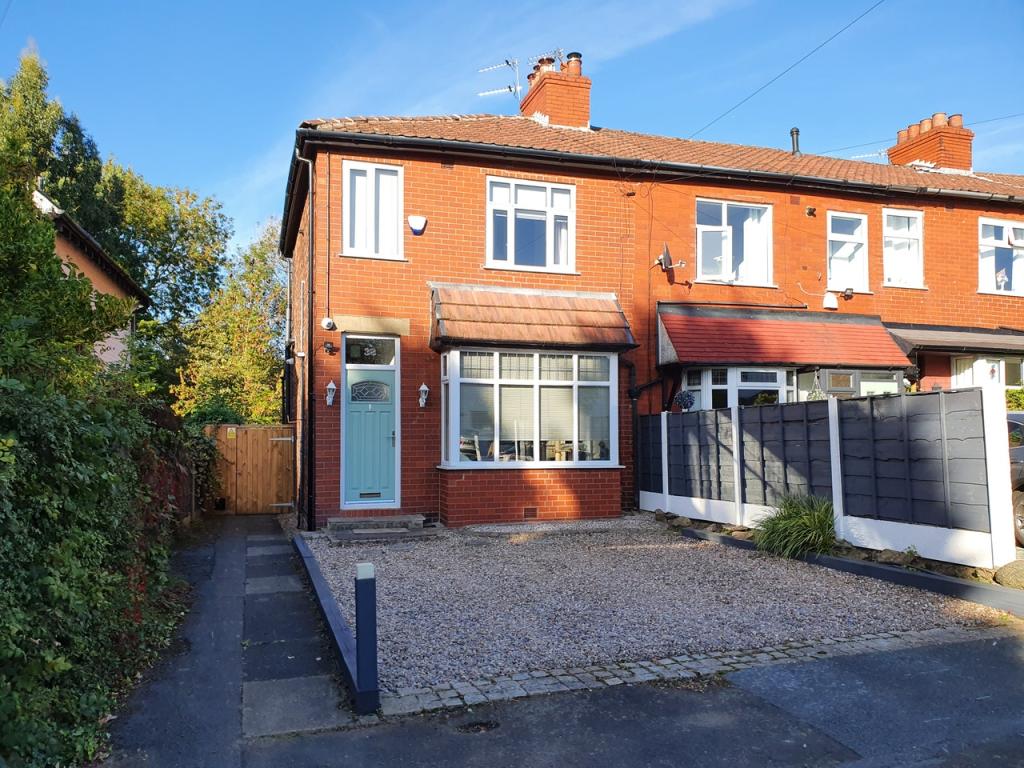 2 bedroom terraced house for sale in Apethorn Lane, Hyde, SK14