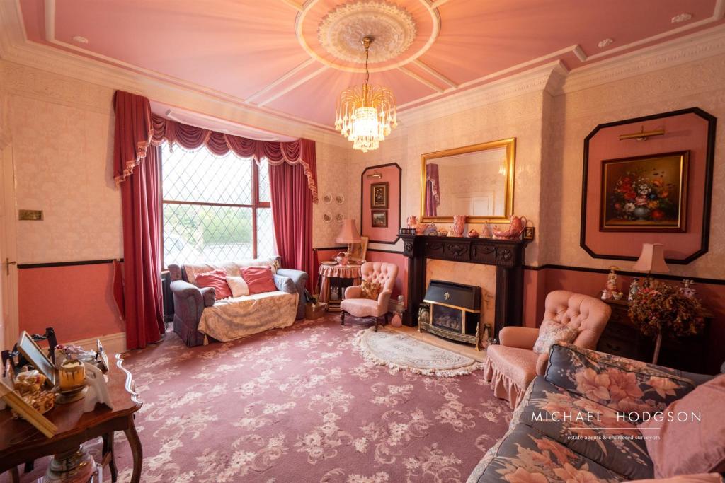 6 bedroom detached house for sale in West Meadows Road, Cleadon