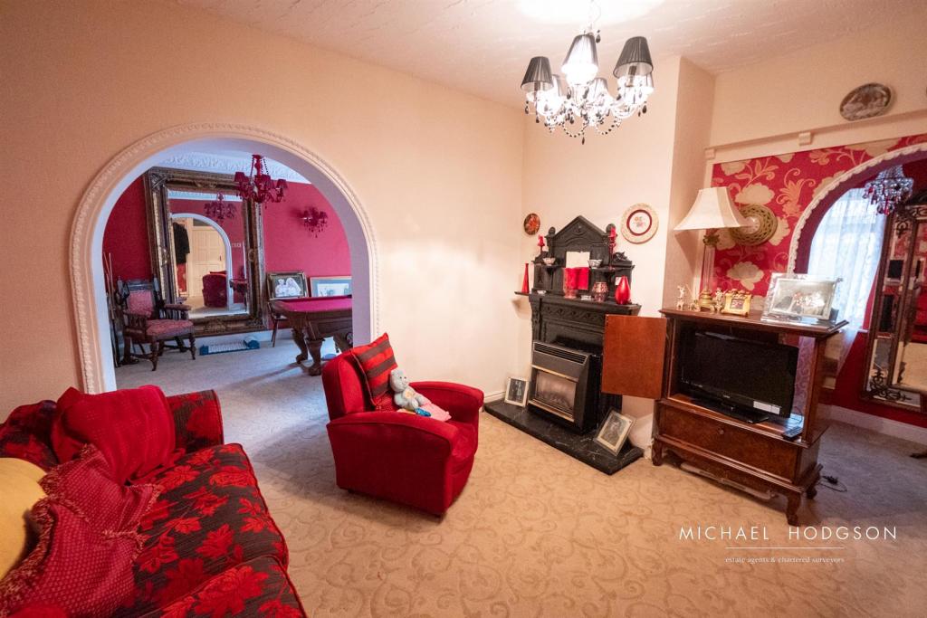 6 bedroom detached house for sale in West Meadows Road, Cleadon