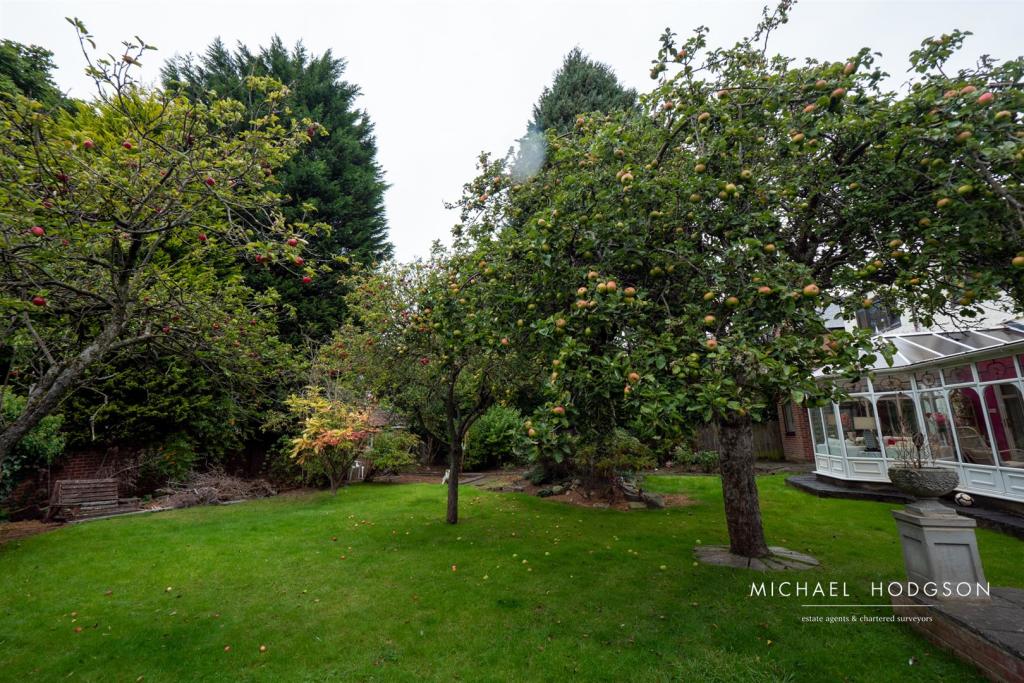 6 bedroom detached house for sale in West Meadows Road, Cleadon