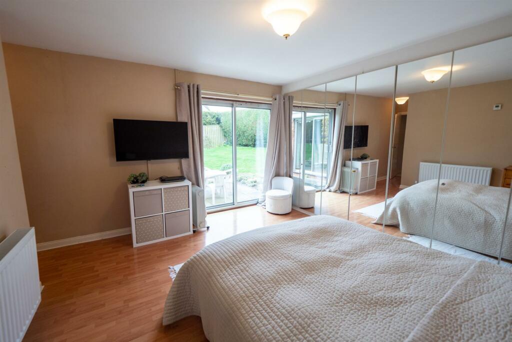 4 bedroom detached bungalow for sale in Shearwater, Whitburn