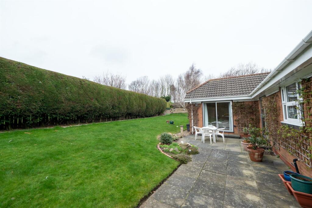4 bedroom detached bungalow for sale in Shearwater, Whitburn