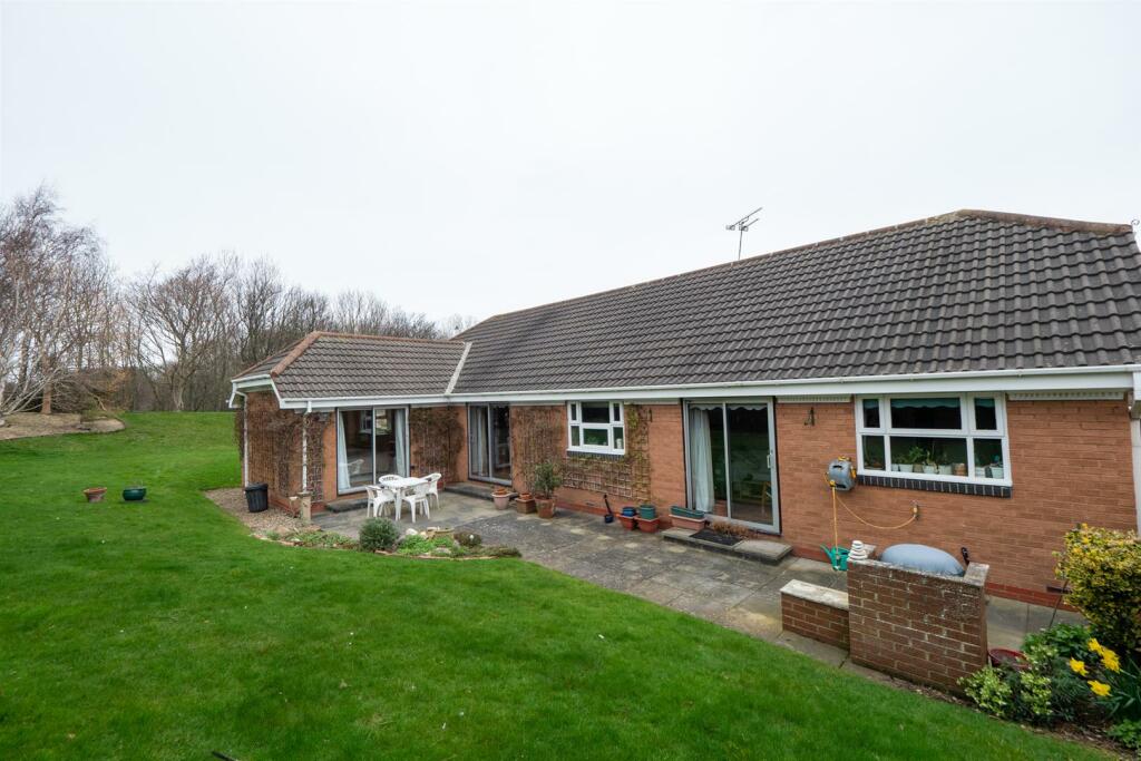 4 bedroom detached bungalow for sale in Shearwater, Whitburn