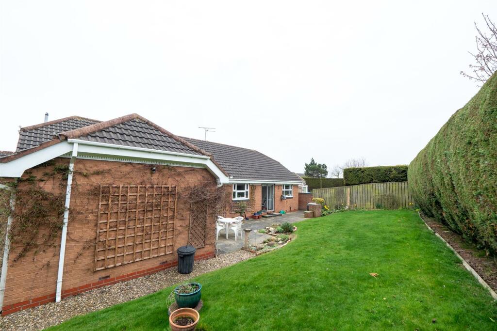 4 bedroom detached bungalow for sale in Shearwater, Whitburn