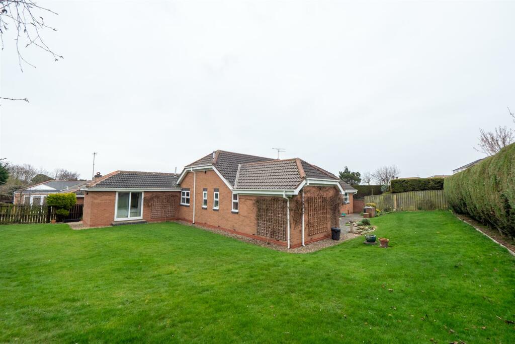 4 bedroom detached bungalow for sale in Shearwater, Whitburn