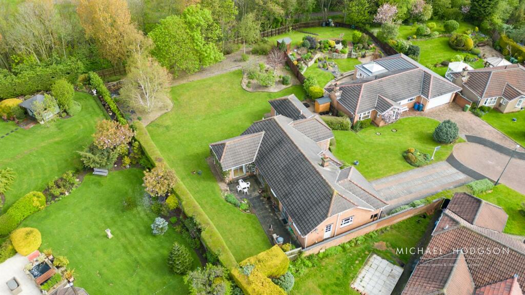 4 bedroom detached bungalow for sale in Shearwater, Whitburn