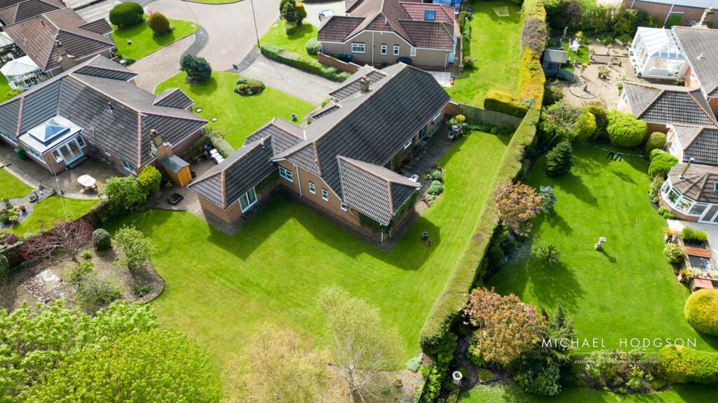 4 bedroom detached bungalow for sale in Shearwater, Whitburn