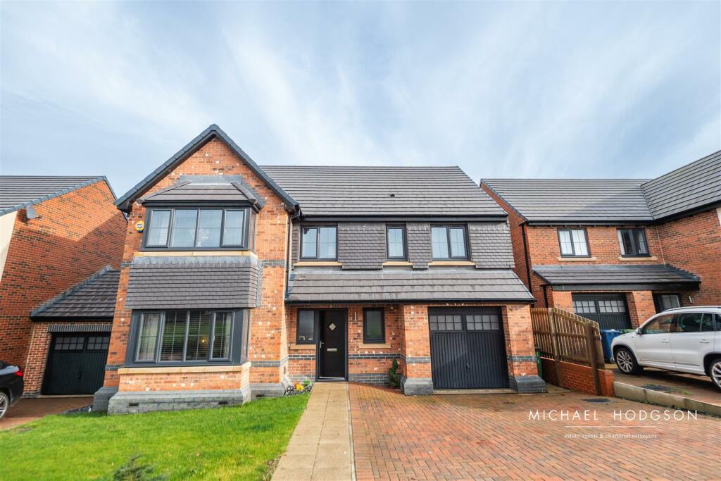 4 bedroom detached house for sale in Leighfield Drive, Burdon Rise