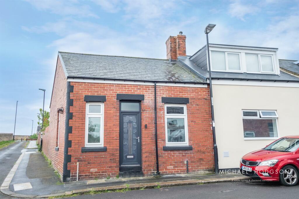 2 bedroom cottage for sale in Grange Street South, Grangetown