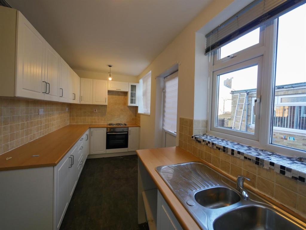 2 bedroom terraced house for sale in Gill Crescent North, Fencehouses