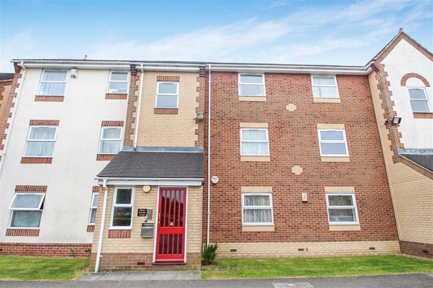 1 bedroom flat for rent in Burns Avenue, Chadwell Heath, RM6