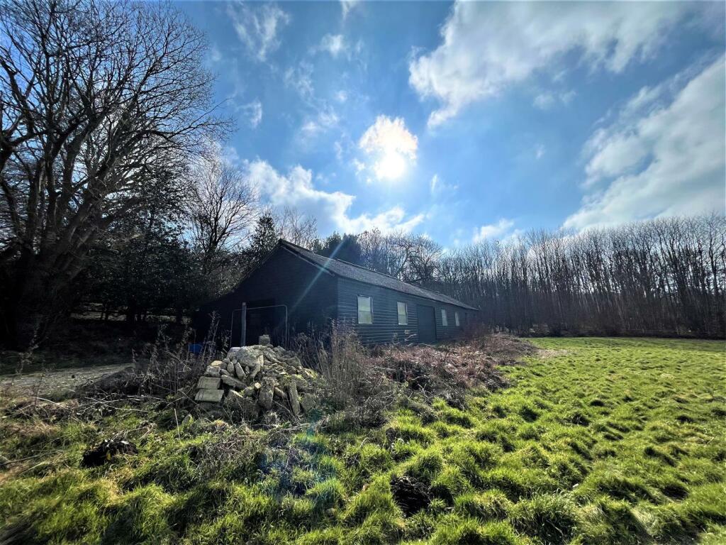 Commercial property for rent in Grove Road, Selling, Faversham, ME13