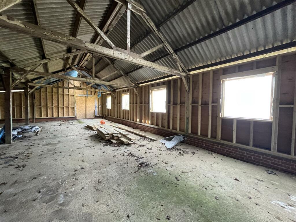 Commercial property for rent in Grove Road, Selling, Faversham, ME13