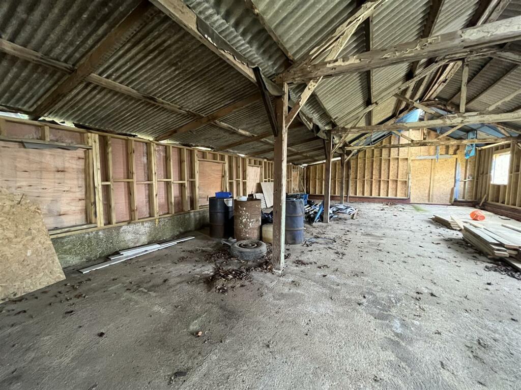 Commercial property for rent in Grove Road, Selling, Faversham, ME13