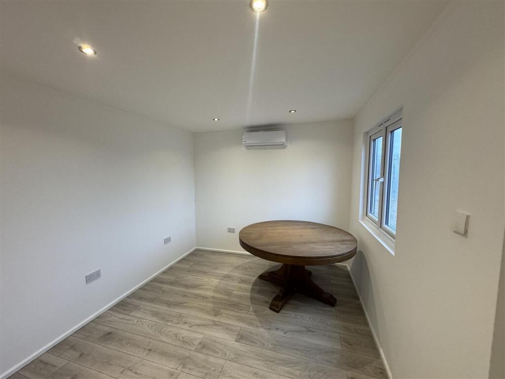 Main image of property: London Road, Teynham, Sittingbourne