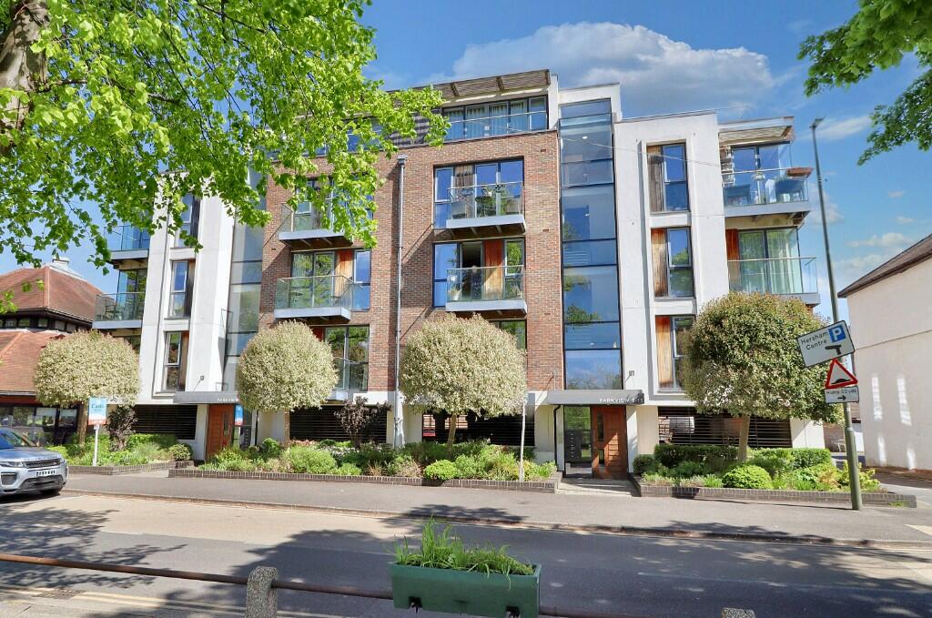 3 bedroom penthouse for sale in Queens Road, WaltonOnThames, Surrey, KT12
