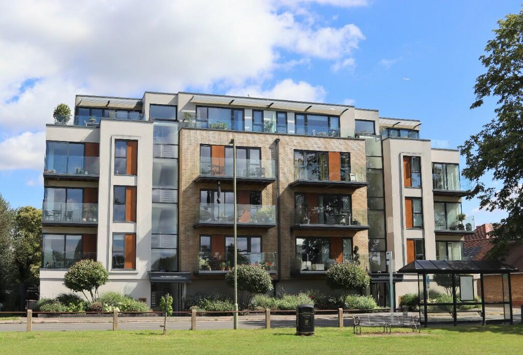 2 bedroom apartment for sale in Queens Road, WaltonOnThames, Surrey, KT12